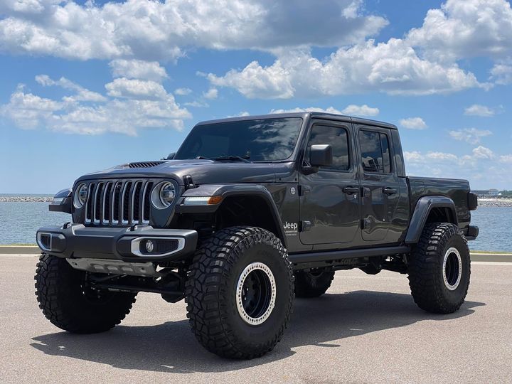 Explore Jeep Gladiator engine swap options, costs, and expert tips. Boost trail performance. Contact Golen Engine Service for your custom build!